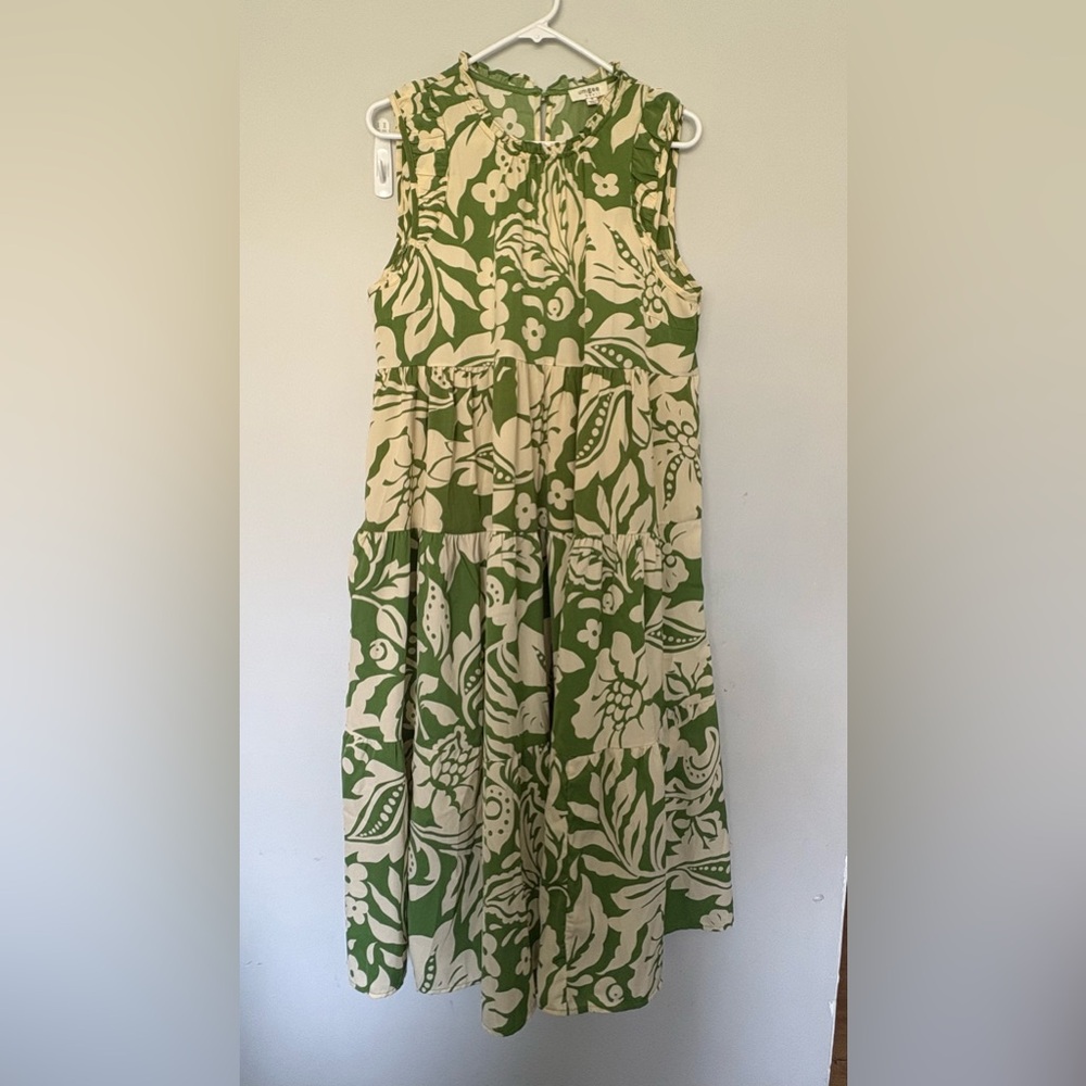 Umgee Sleeveless Green and Cream Floral Tiered Midi Dress
